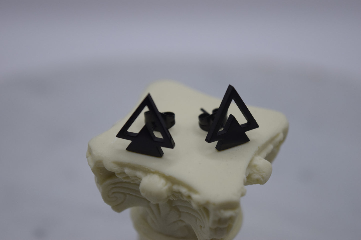 Double Triangle Black