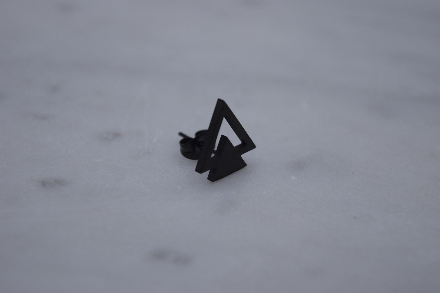 Double Triangle Black